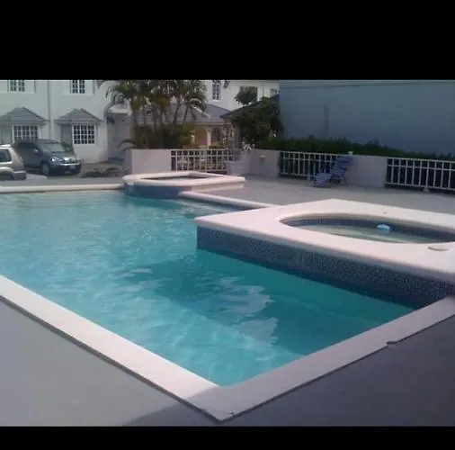 Rush Ironshore Deluxe Villa *